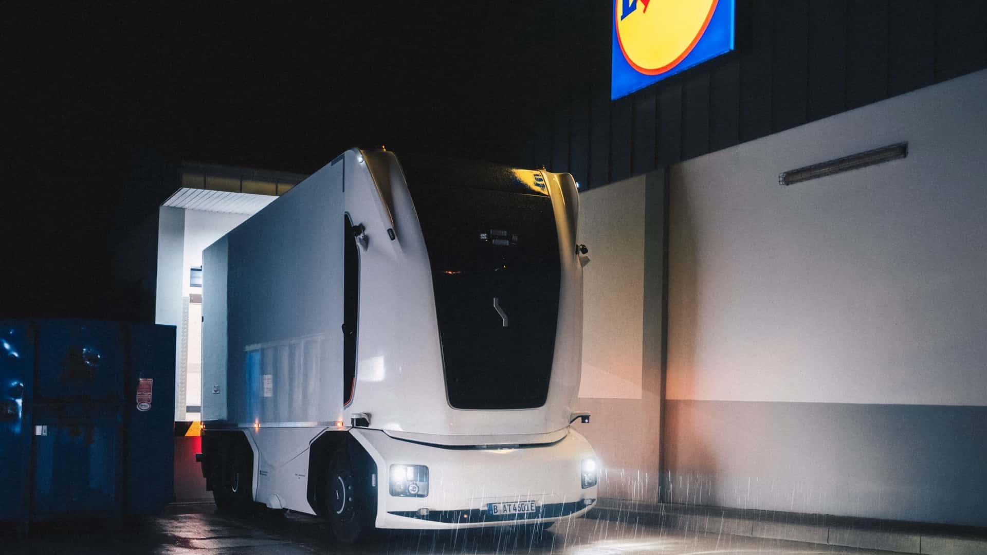 Lidl Is Now Using A Truck With No Cab To Ship Goods